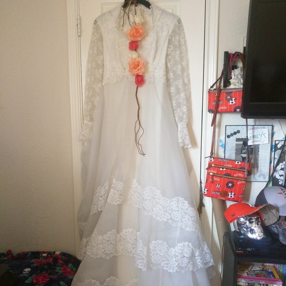 Vintage Lace Wedding Dress - Picture 4 of 14